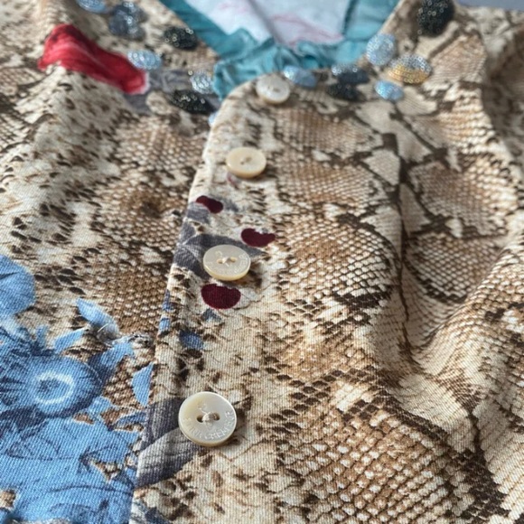 Unique Elena Creature blouse - Picture 5 of 7